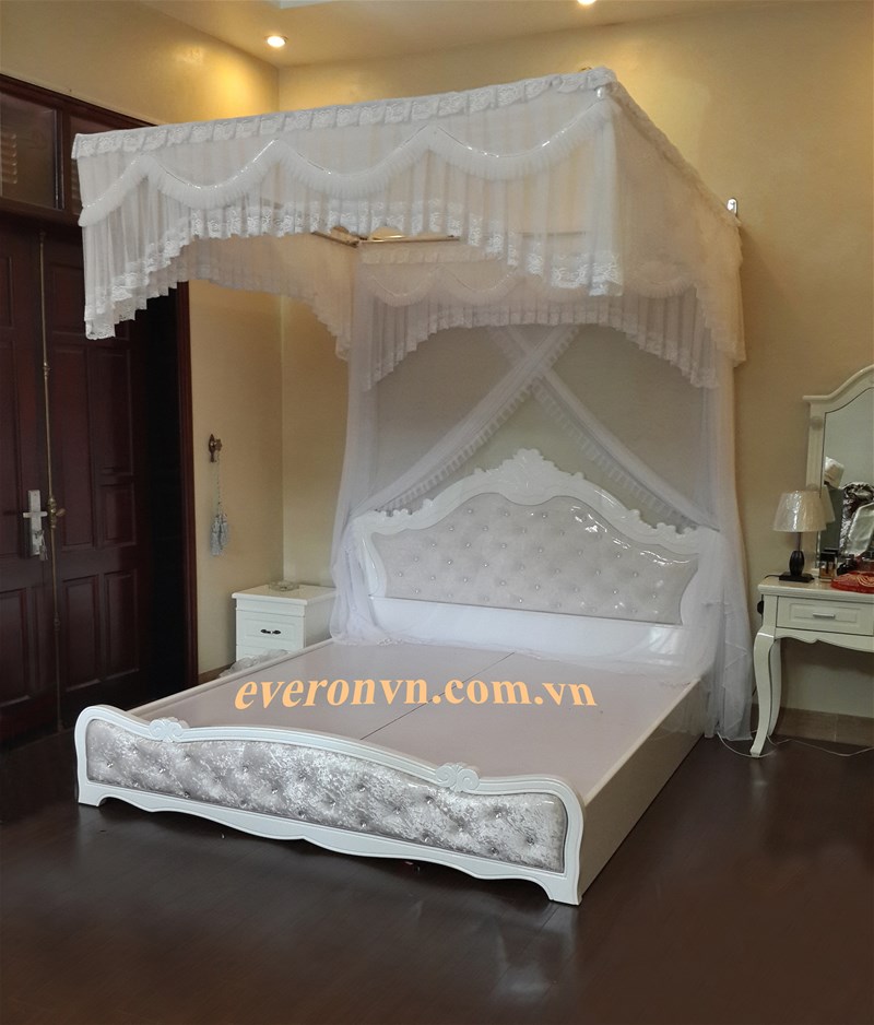 [Image: man-khung-cung-dinh-ren-trang.jpg]