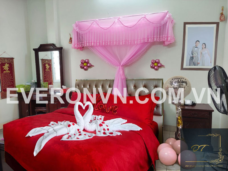 Mẹo trang trí phòng với chăn ga gối trải giường cưới màu đỏ đẹp