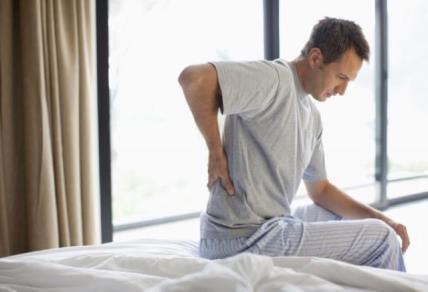 Bị đau lưng nên nằm đệm gì? Lời khuyên từ các bác sĩ