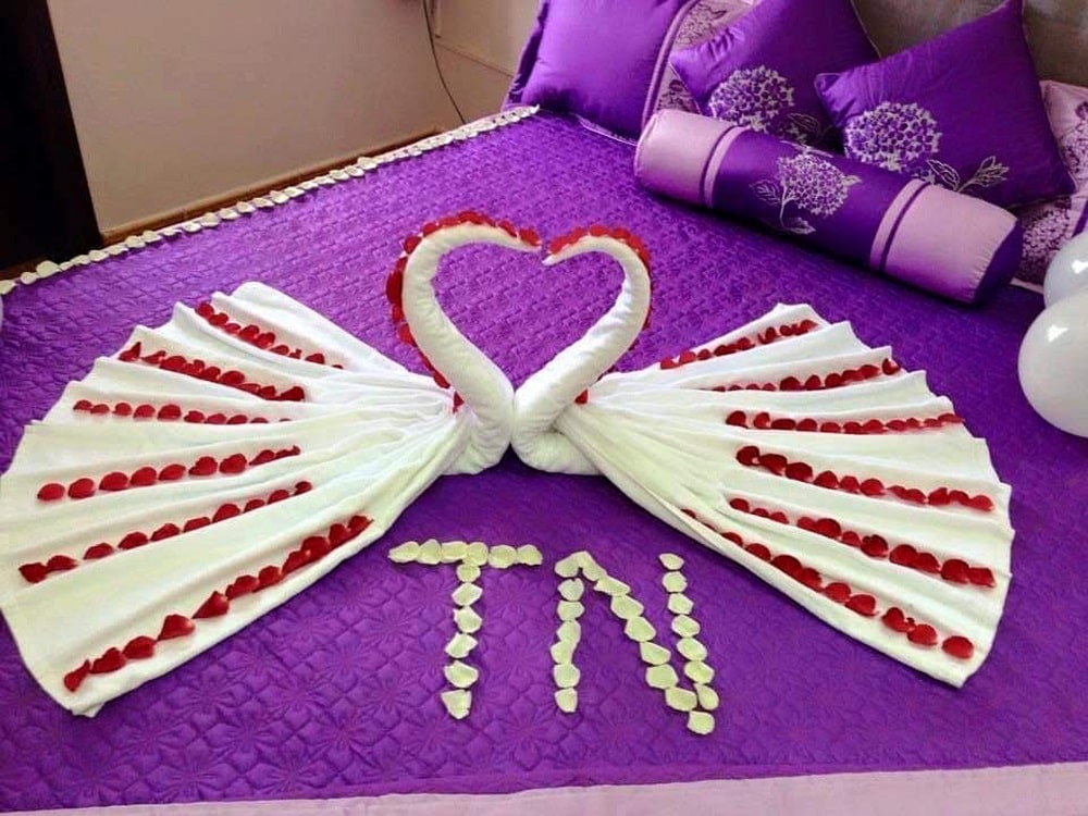 cách trải giường cưới đẹp